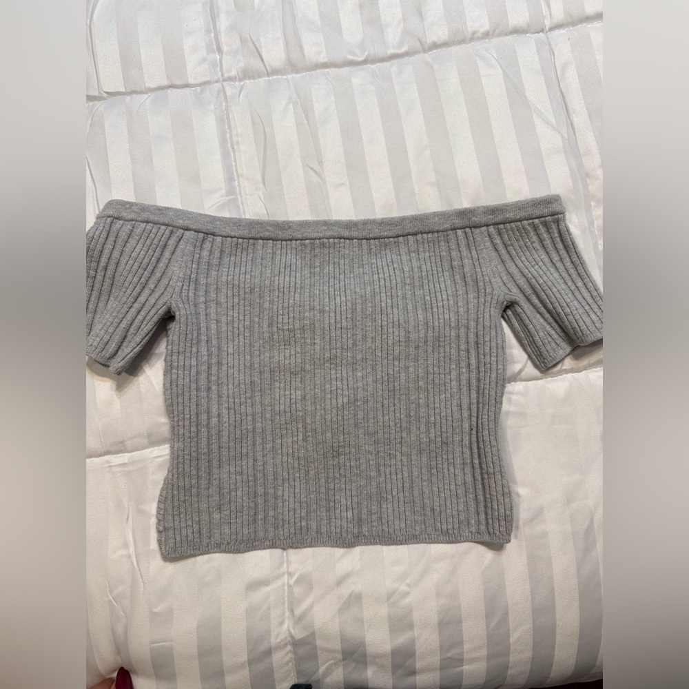 Aerie Gray Off-Shoulder crop top